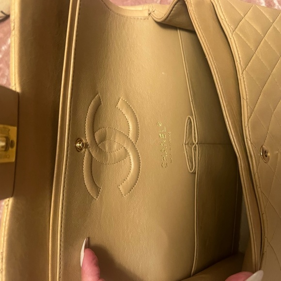 Chanel authentic lambskin purse - Picture 4 of 6